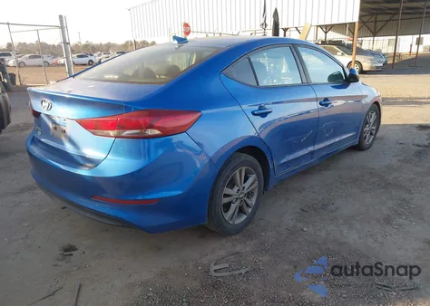 2017 Hyundai Elantra Value Edition z USA, uszkodzony, nr VIN 5NPD84LFXHH203235
